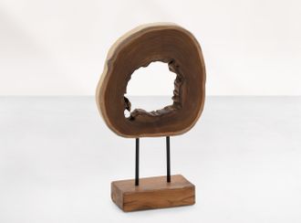 Teak Accessoire auf Sockel