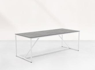 Newton Tuint Table